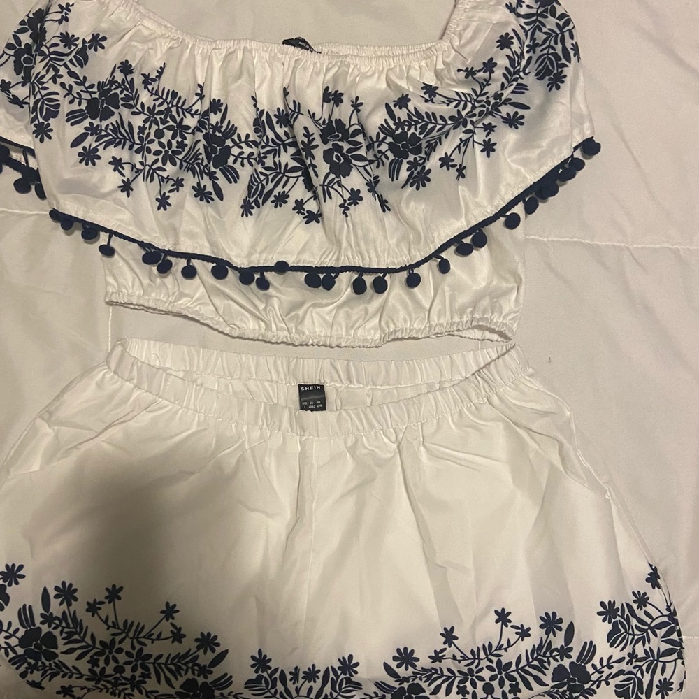 Cute large two piece short set with blue flowers